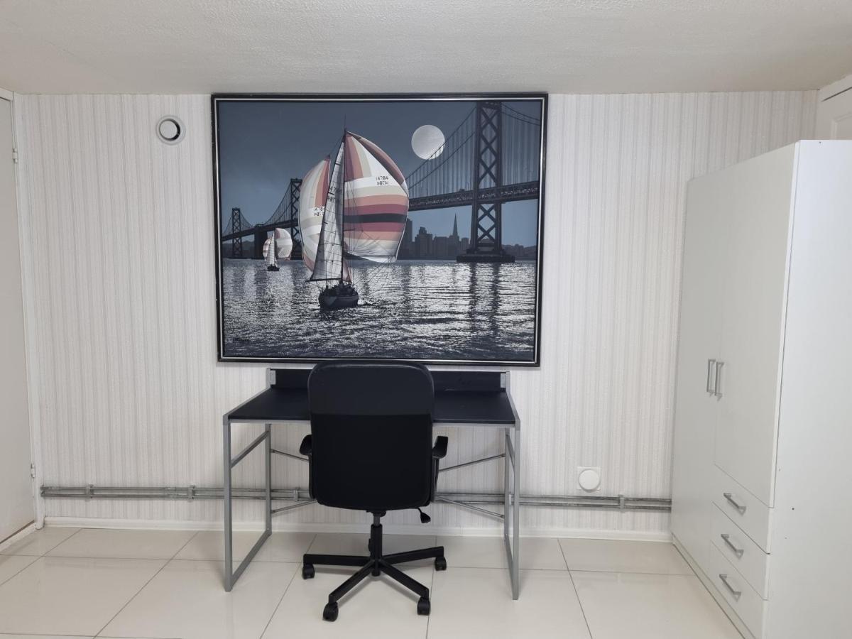 Moonlight - Trevlig Kallarlagenhet Lejlighed Broby Eksteriør billede